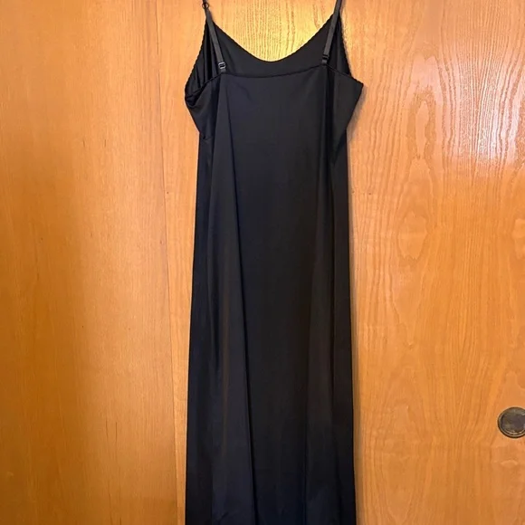 Vanity Fair Black Maxi Slip with Adjustable Spaghetti Straps-S (34) - Picture 3 of 7